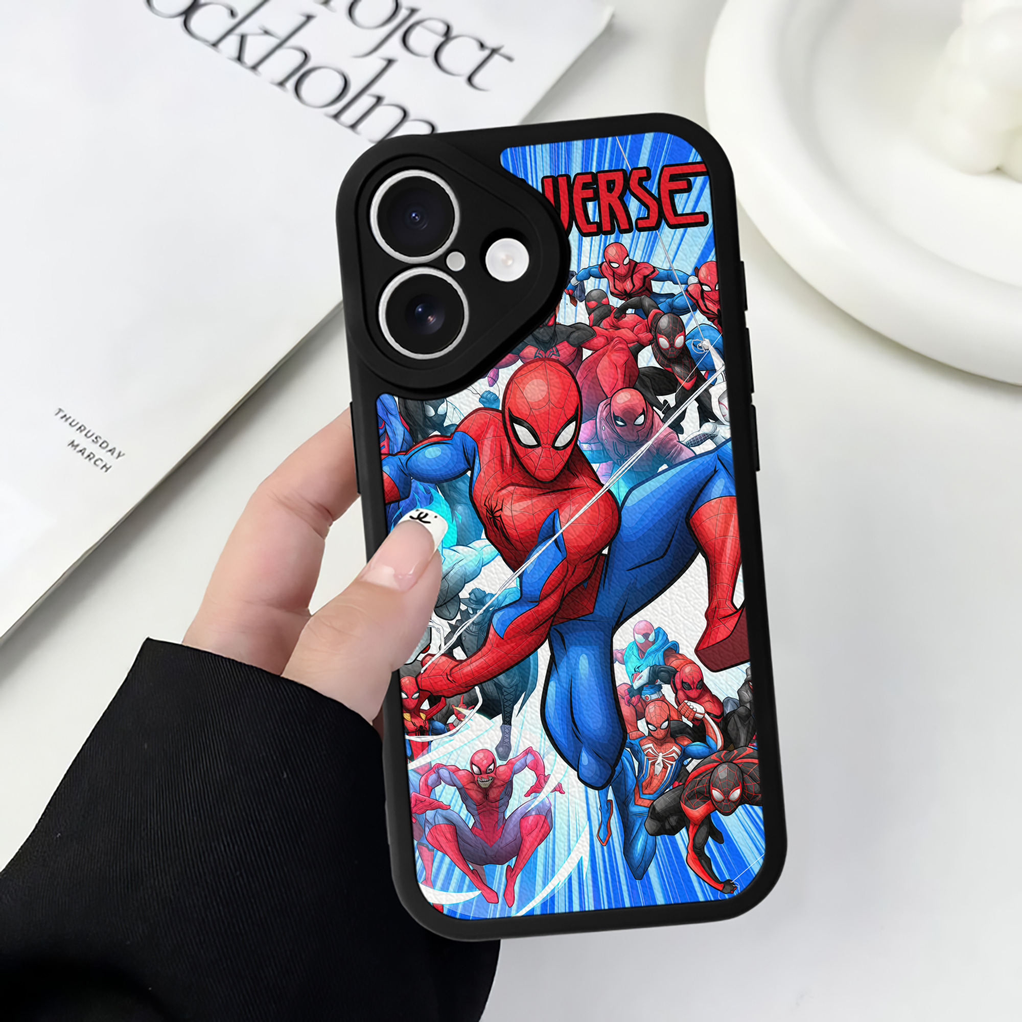 Spider Man スパイダーマン 【iPhone 16シリーズ対応】シリコンスマホケース（レザー調） 材質：シリコン